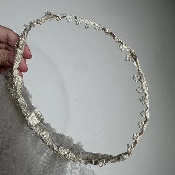 Vintage Handmade Bridal Veil Adorned With Lace And Pearls approx 40 in - Picture 5 of 8